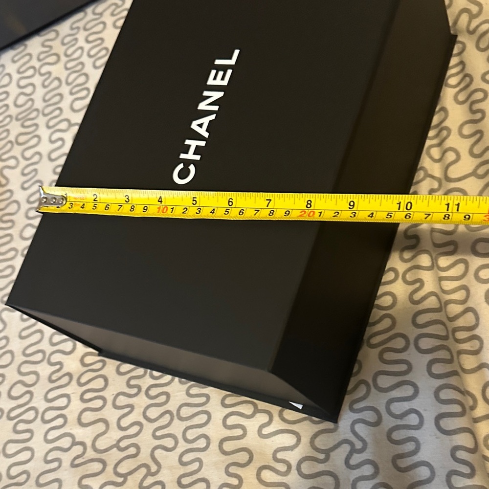 Chanel Black and White Gift Set - Picture 4 of 6